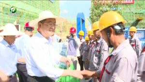 高温下送清凉 孙勇看望慰问一线建设者