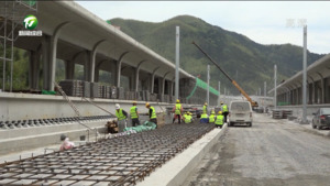 坚守岗位迎“五一” 默默奋战做贡献