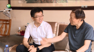 何毅走访看望老同志