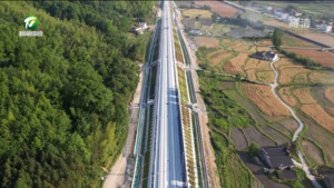 简讯：池黄铁路站前四标无砟轨道施工全部完成