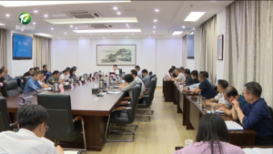 市政府召开党组会暨理论学习中心组学习会