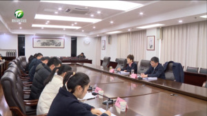 凌云参加市委办公室一支部主题教育“三问”交流研讨会时强调  走在前 树标杆 作表率 打造让市委放心让人民满意的模范机关（28日采访）