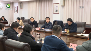 何毅在参加市政府办公室机关第二支部主题教育“三问”交流研讨会时强调 锤炼过硬本领 践行初心使命 为全市发展作出更大贡献
