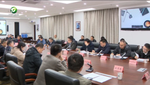 何毅与李栋良举行工作会谈