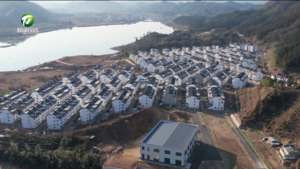 我市首艘新能源电动船在月潭湖顺利下水