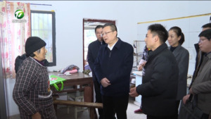 肖善武赴休宁县看望慰问困难群众时强调  全面落实社会救助政策 切实保障困难群众日常生活