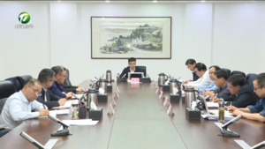 市政府召开党组会暨理论学习中心组学习会
