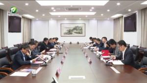 何毅与钱学洪一行举行工作会谈