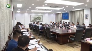 市政府召开党组会暨理论学习中心组学习会 何毅主持