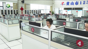 何毅接听受灾便民服务热线时强调 耐心倾听 及时响应 快速处置 以实际行动搭起群众与政府的“连心桥”
