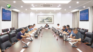 市政府召开党组会暨理论学习中心组学习会  何毅主持
