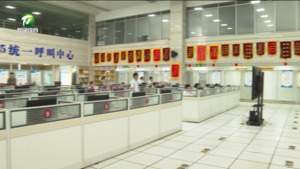 何毅接听12345政务服务便民热线时强调 让热线平台“热”起来  让群众心头“暖”起来