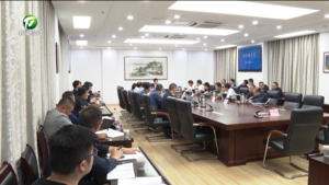 市政府召开党组会暨理论学习中心组学习会 何毅主持