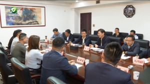 何毅与黄开先举行工作会谈