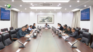 市政府召开党组会暨理论学习中心组学习会 何毅主持