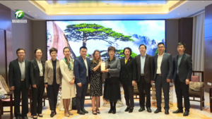 凌云与英国德比郡旅游局局长乔安妮·迪利一行座谈交流