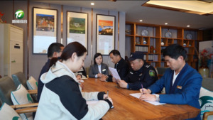 全国人大代表李发权 胡晓春在基层传达全国两会精神