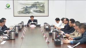市政府召开党组会暨理论学习中心组学习会