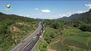休宁：不惧高温酷暑 公路灾毁恢复工程“火热”推进