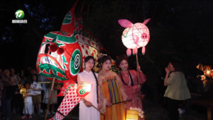 西溪南：光影摇曳鱼灯舞  古村夜游迎客来
