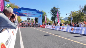 2025“犀旺杯”环黄山国际公路自行车赛在我市开赛