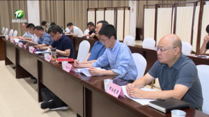 市委举行理论学习中心组学习会议 丁纯主持并讲话 何毅 左龙出席