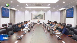 市政府召开党组理论学习中心组学习会