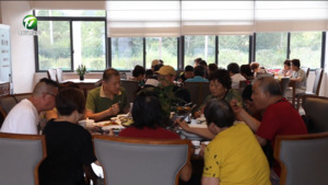 【创新之问 黄山作答】“银发潮”涌向西递 绘就乡村振兴新图景 【创新之问 黄山作答】“银发潮”涌向西递 绘就乡村振兴新图景