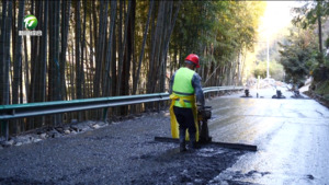 【比发展 讲奉献 重实干】休宁：整治农村公路次差路段 提升出行品质惠民生