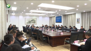 市政府召开党组会和理论学习中心组学习会