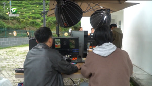 黄山邮政农品溯源直播间走进猴坑村