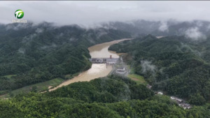 月潭水库错峰泄洪 腾出防洪库容近亿立方