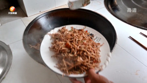 祁门：酸辣椒炒鱼腥草 灵魂搭配味道美