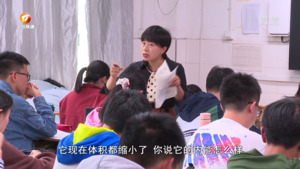 许莉：三尺讲台勤耕耘 柔肩敢挑千斤担