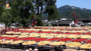 谷熟景美秋色浓 古村晒场庆丰收