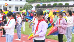 百人送千伞 爱心护航求学路