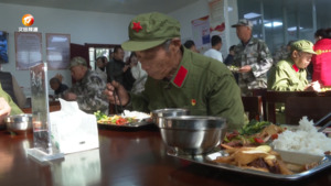 我市首家“拥军食堂”昨日揭牌营业