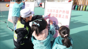 歙县：萌娃变身“小交警” 交通安全记心间