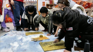 龙年徽派版画 以刀代笔贺新春