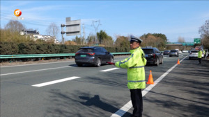 春运收官 黄山交警交出“平安答卷”