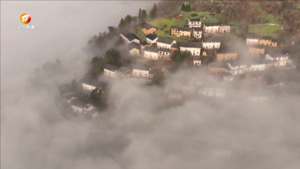 高山土楼云海交相辉映