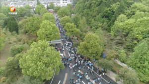 脚步丈量山水 演绎运动精神