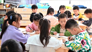 祁门：自制书签图书 感受阅读快乐