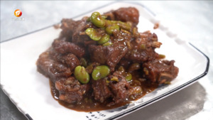 农家时令菜 蚕豆烧排骨