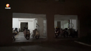 集中夜查：电动自行车别乱停