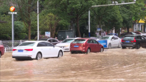 坚守岗位保障安全 各部门全力应对强降雨