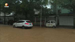 群众被困 民警救援