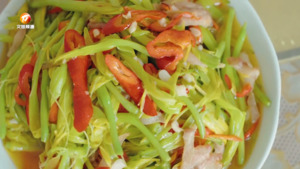 永丰岭上村：炒黄花菜