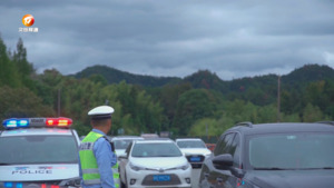 国庆我在岗：道路不畅通  交警不收兵