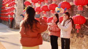 歙县：灯笼高高挂 古城喜迎新